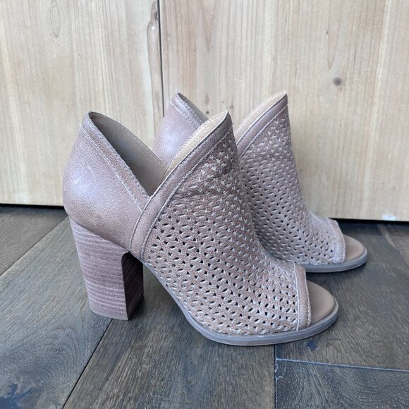Lucky Brand Tan Peep Toe Booties Size 6 Heeled Perforated Ankle Sandals Shoes - Picture 4 of 8